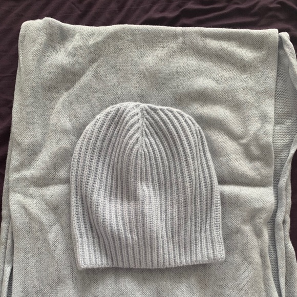 Club Monaco matching cashmere scarf and hat - Picture 1 of 2